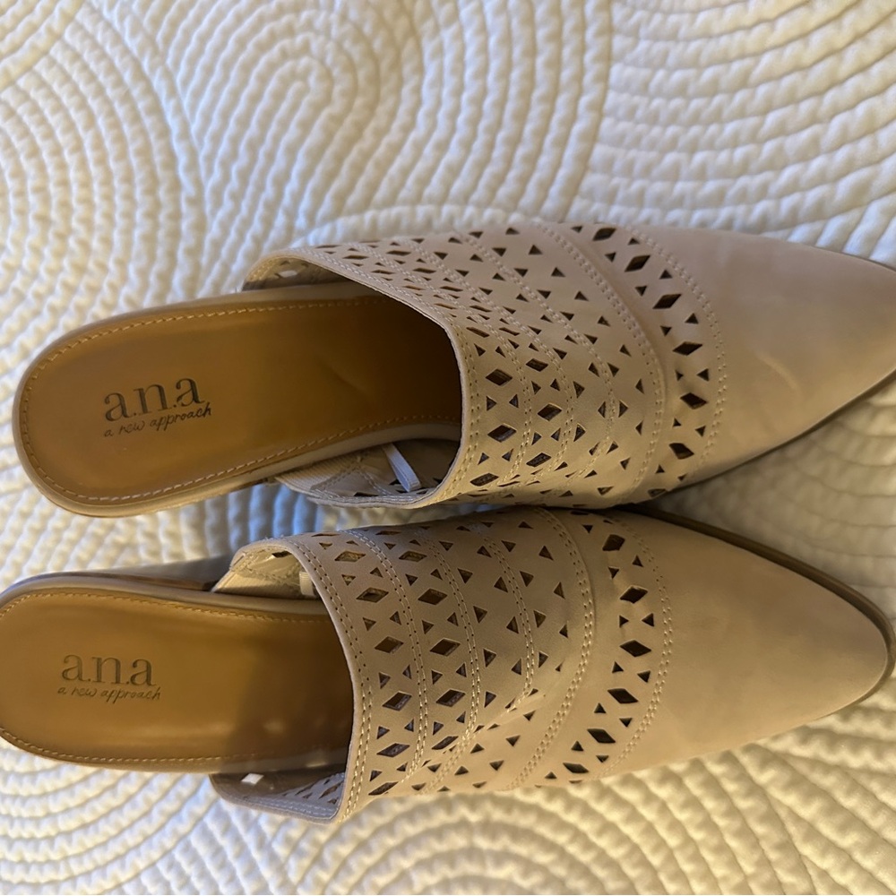a.n.a Women's Cream Slip-On Clogs